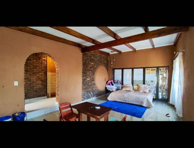 4 BEDROOM HOUSE FOR SALE IN DALPARK EXT 1